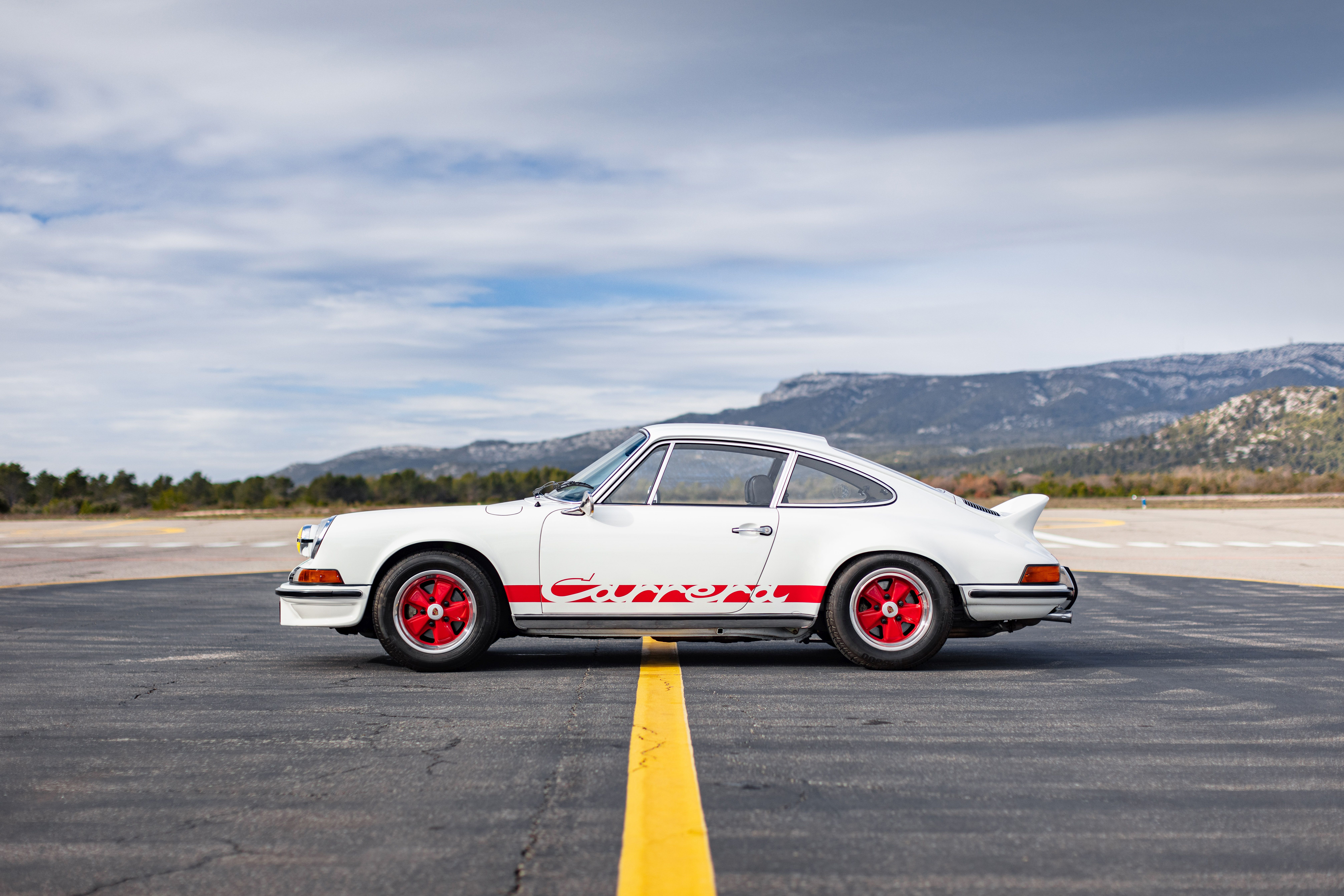 新同品【VISION】Porsche 911 Carrera RS 2.7 白赤 Vision 1/43 Porsche 911 Carrera RS 2.7 White/Red Stripe : ミニカー